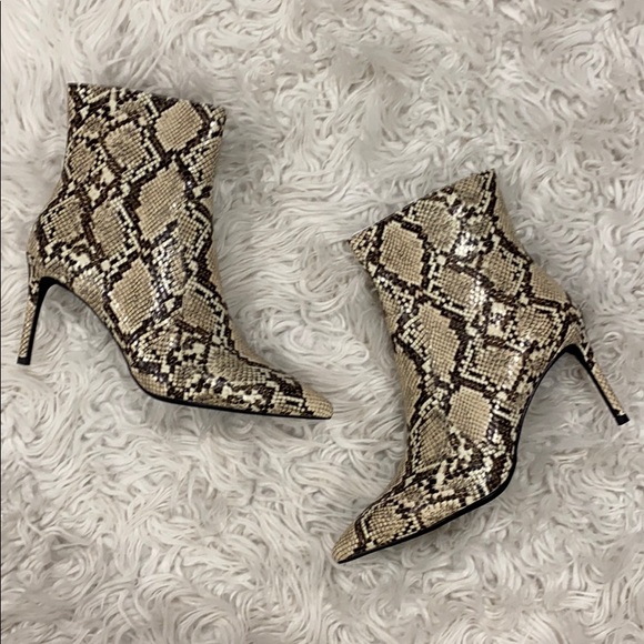 NEW • Jeffrey Campbell • Khalees Pointy Toe Bootie - Picture 4 of 5